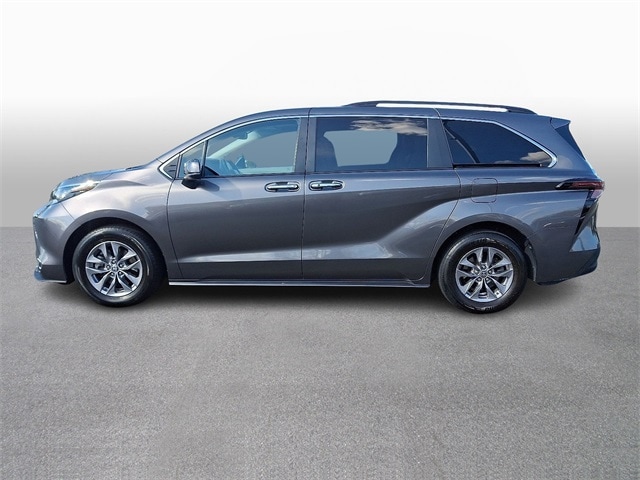 Thumbnail: 2023 Toyota Sienna - 7