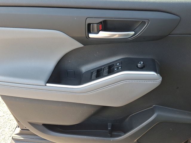 Thumbnail: 2021 Toyota Highlander - 13