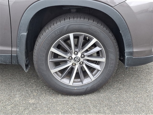 Thumbnail: 2019 Toyota Highlander - 6