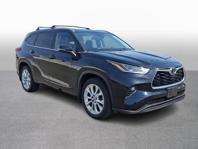 Thumbnail: 2021 Toyota Highlander - 3
