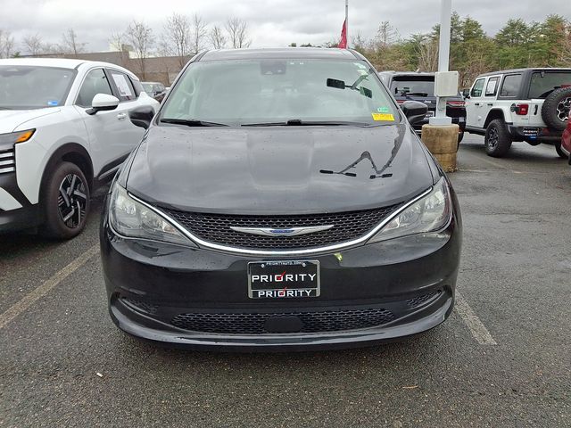 Thumbnail: 2023 Chrysler Voyager - 4