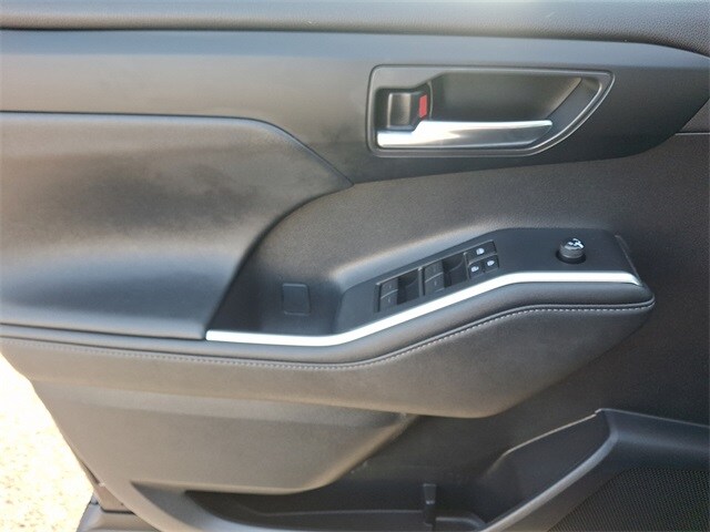 Thumbnail: 2024 Toyota Highlander - 12