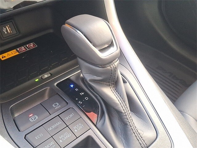 Thumbnail: 2025 Toyota RAV4 - 15