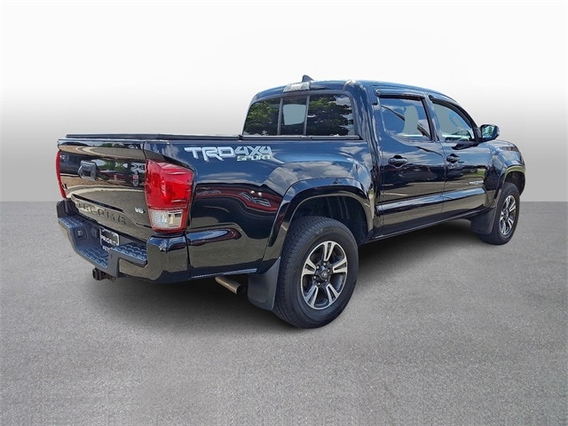Thumbnail: 2016 Toyota Tacoma - 4
