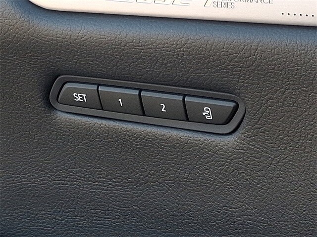 Thumbnail: 2025 Cadillac XT5 - 30