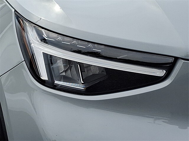 Thumbnail: 2024 Volvo XC40 - 4