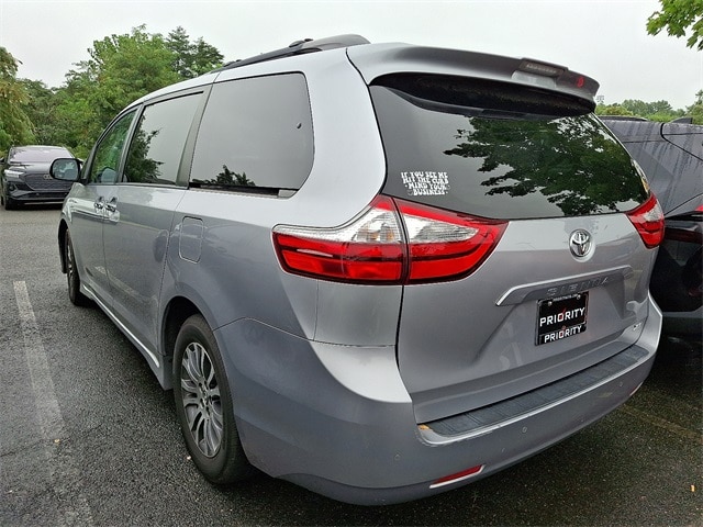 Thumbnail: 2018 Toyota Sienna - 8