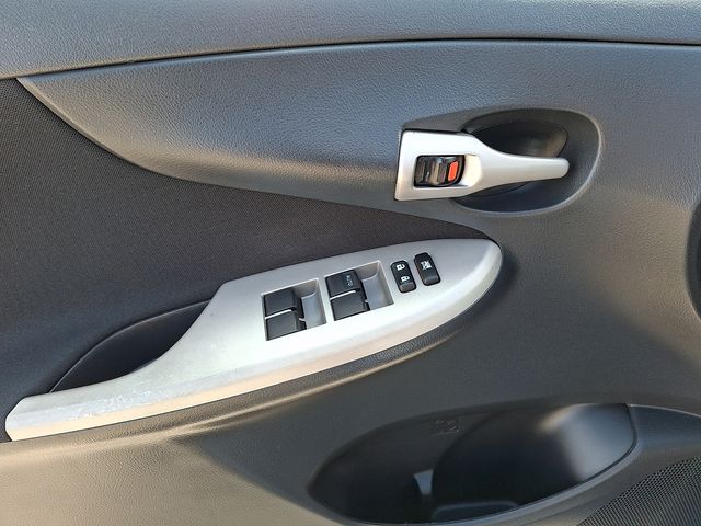 Thumbnail: 2010 Toyota Corolla - 11