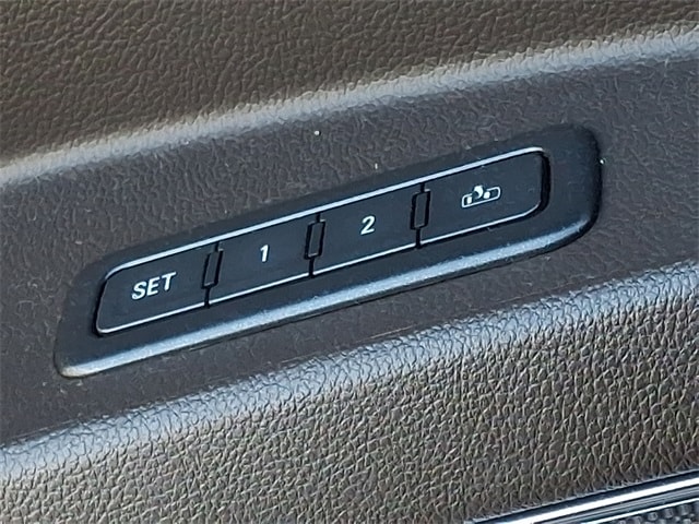 Thumbnail: 2017 GMC Yukon - 32