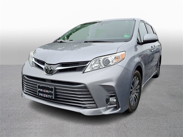 Thumbnail: 2018 Toyota Sienna - 1