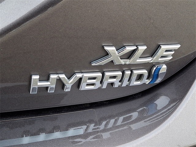 Thumbnail: 2020 Toyota Camry - 29