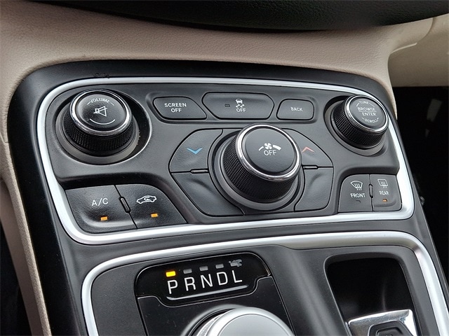 Thumbnail: 2015 Chrysler 200 - 15