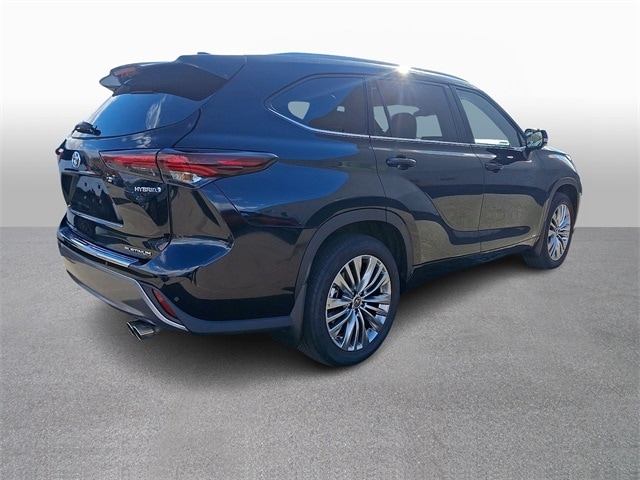 Thumbnail: 2024 Toyota Highlander - 4