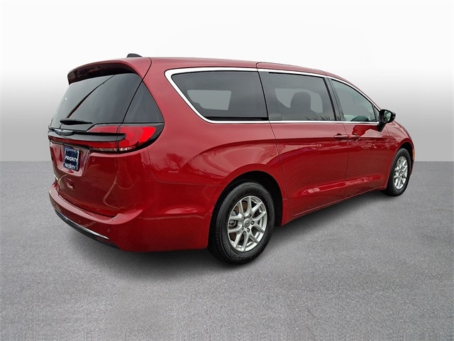 Thumbnail: 2025 Chrysler Pacifica - 4