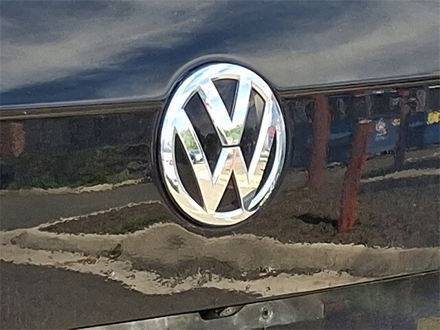 Thumbnail: 2021 Volkswagen Tiguan - 10