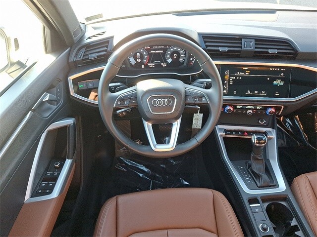 Thumbnail: 2025 Audi Q3 - 11