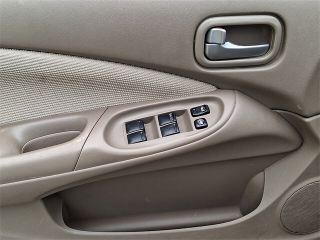Thumbnail: 2005 Nissan Sentra - 12