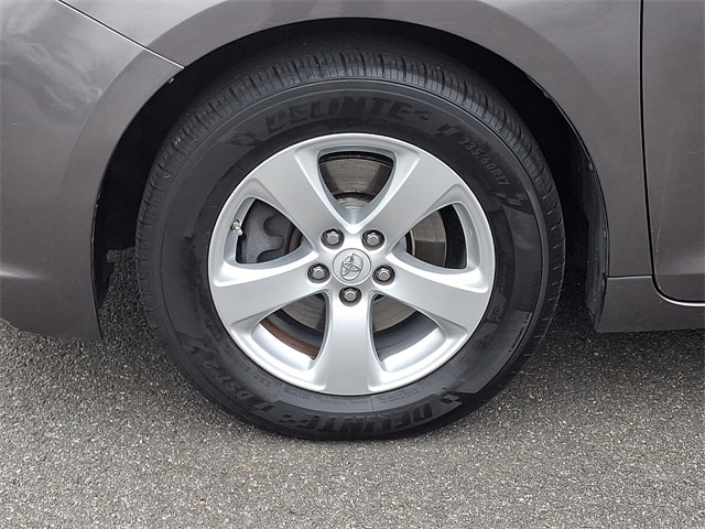 Thumbnail: 2017 Toyota Sienna - 8