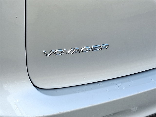 Thumbnail: 2023 Chrysler Voyager - 33