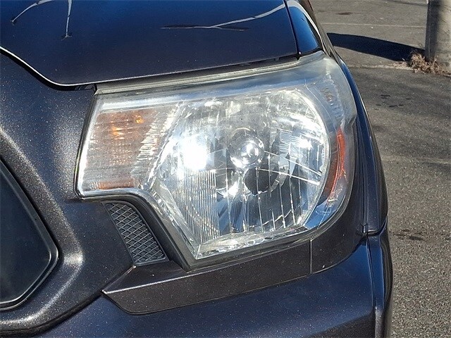 Thumbnail: 2015 Toyota Tacoma - 9