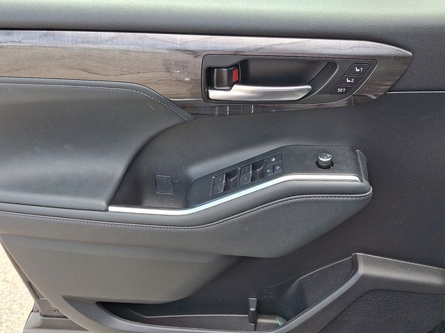 Thumbnail: 2022 Toyota Highlander - 13