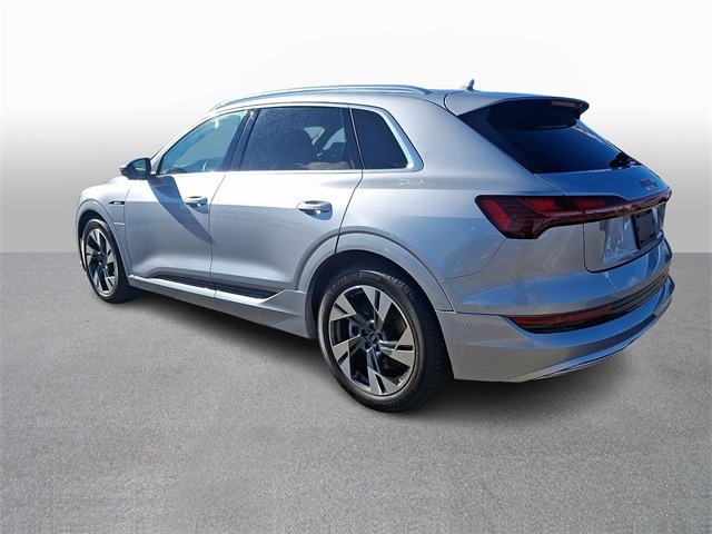 Thumbnail: 2022 Audi e-tron - 6