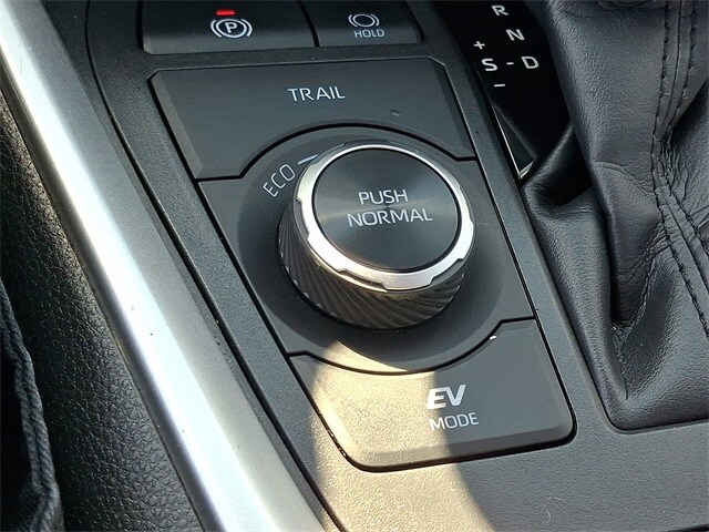 Thumbnail: 2025 Toyota RAV4 - 24