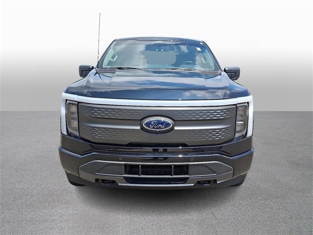 2022 Ford F-150 Lightning XLT 2