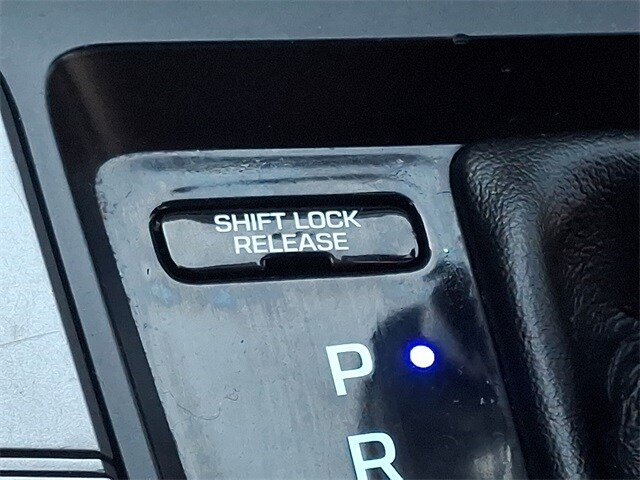 Thumbnail: 2017 Hyundai Elantra - 24