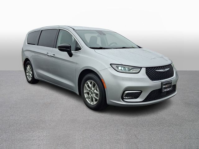 Thumbnail: 2024 Chrysler Pacifica - 3