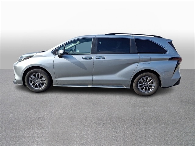 Thumbnail: 2024 Toyota Sienna - 7
