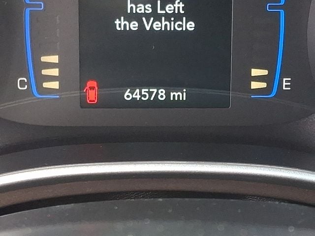 Thumbnail: 2023 Chrysler Voyager - 20