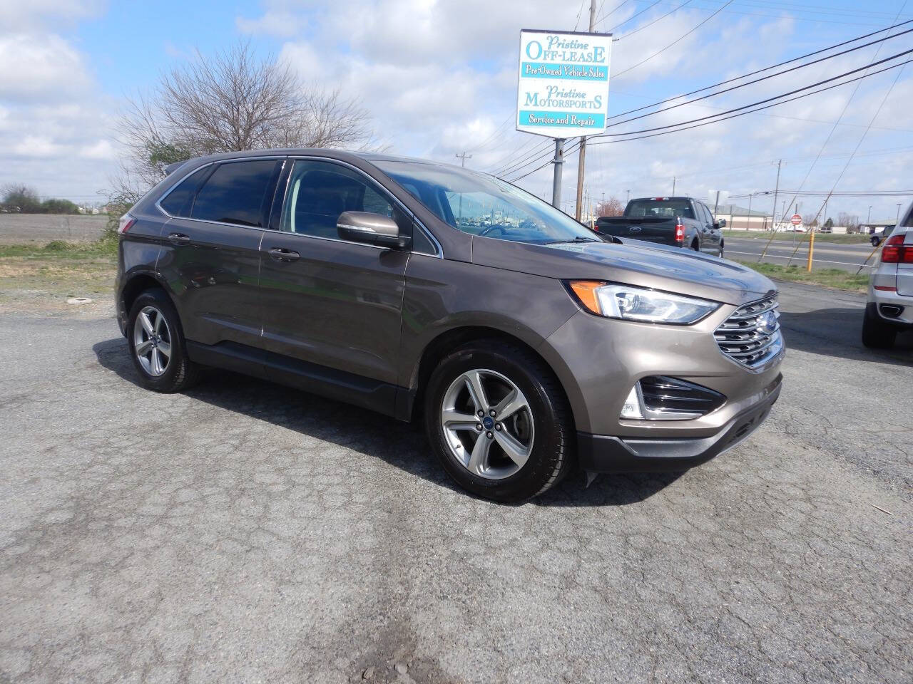 2019 Ford Edge SEL photo 2