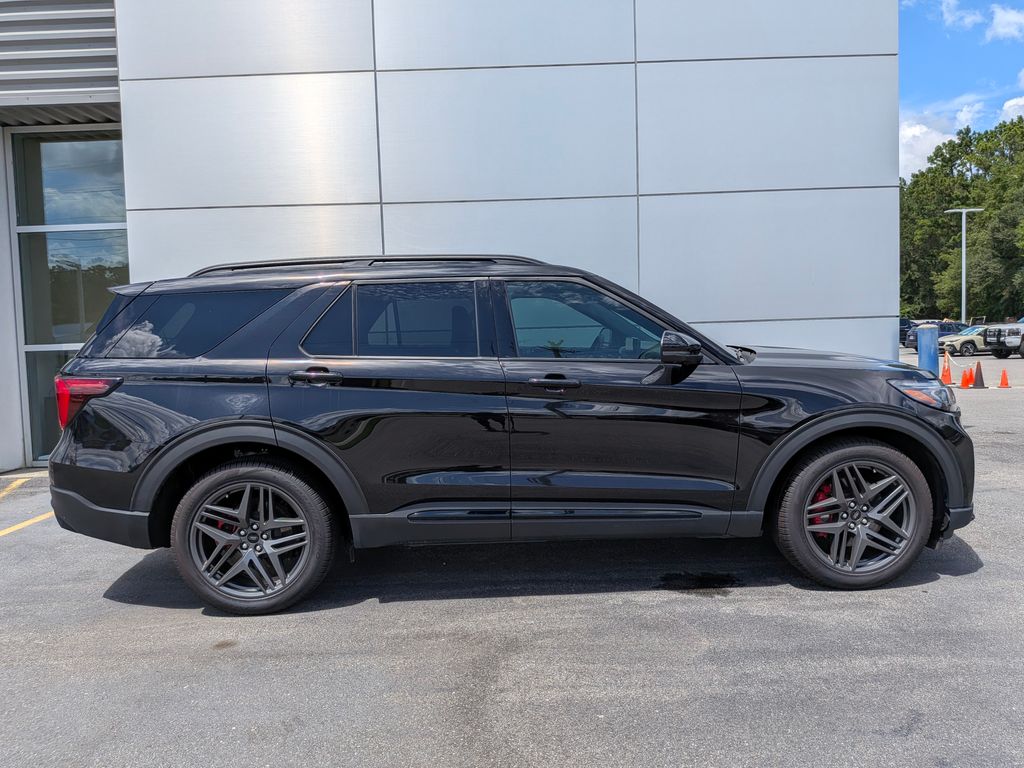 2026 Ford Explorer ST - Photo 7