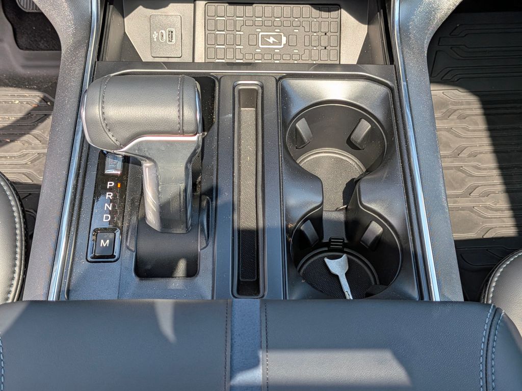 2025 Ford F-150 Platinum - Photo 17