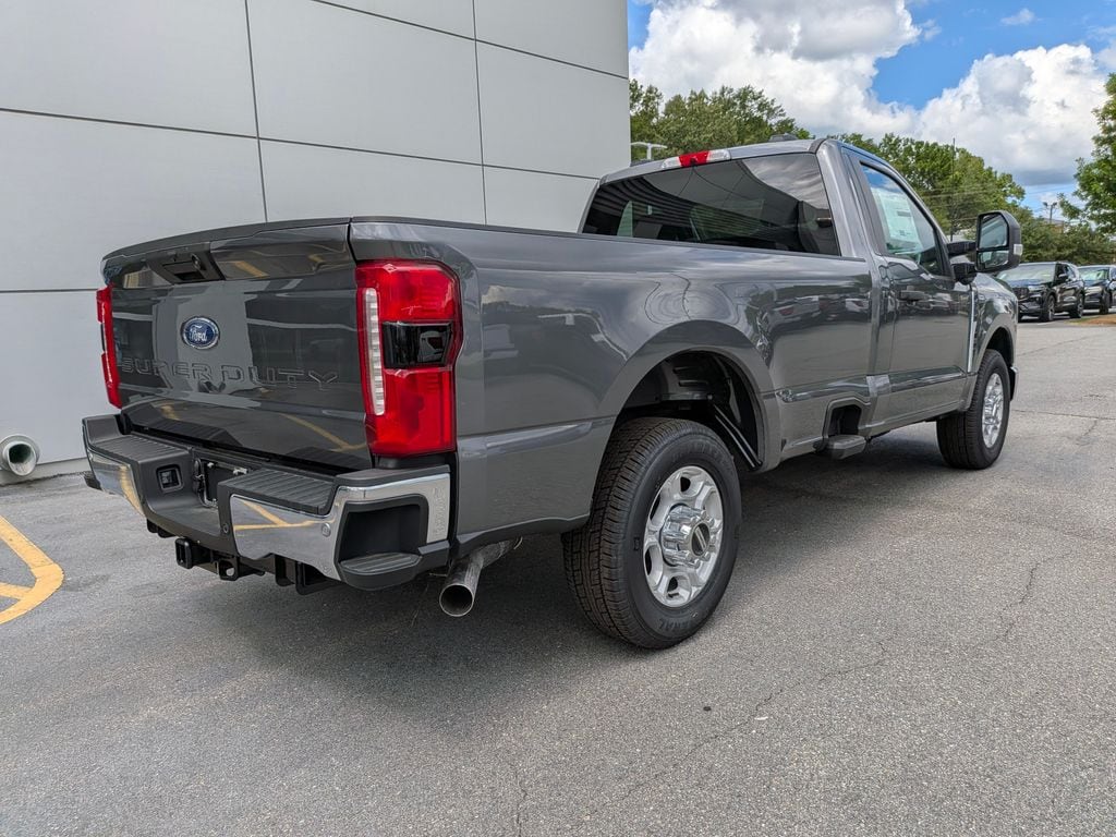 2026 Ford F-350 Super Duty XLT - Photo 6