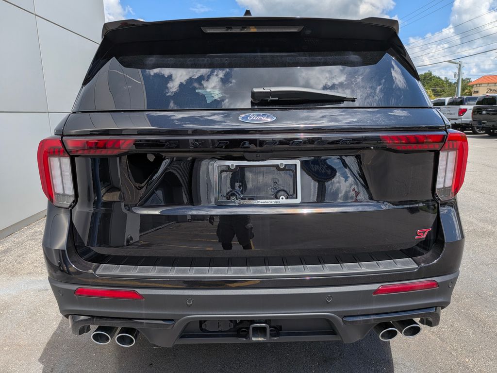 2026 Ford Explorer ST - Photo 9