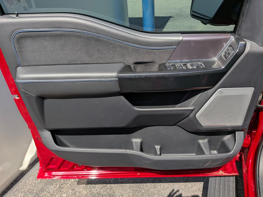2025 Ford F-150 Platinum - Photo 29