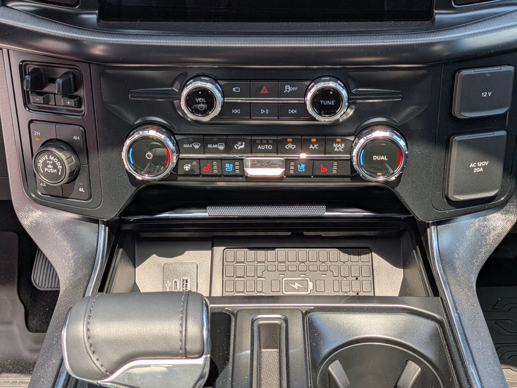 2025 Ford F-150 Platinum - Photo 16