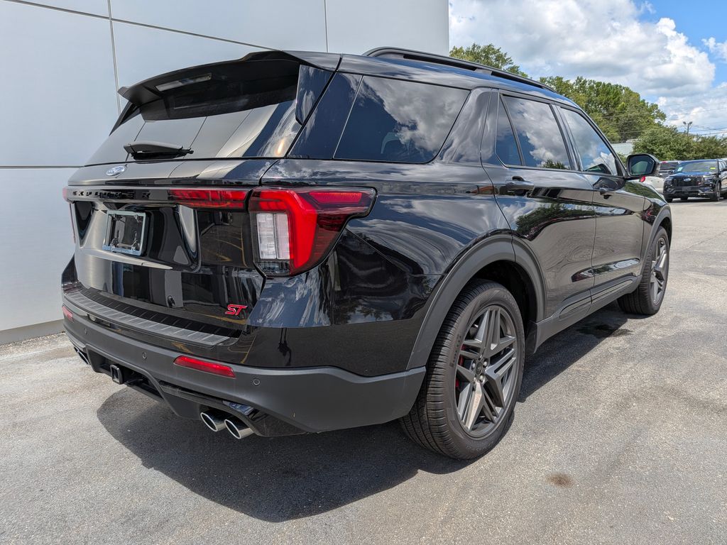 2026 Ford Explorer ST - Photo 8