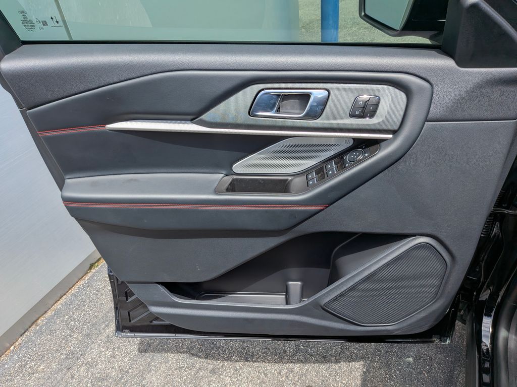 2026 Ford Explorer ST - Photo 31