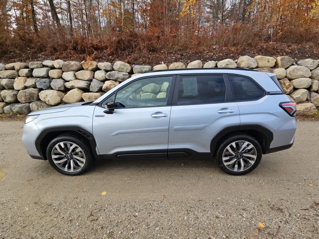 2025 Subaru Forester Touring photo 2