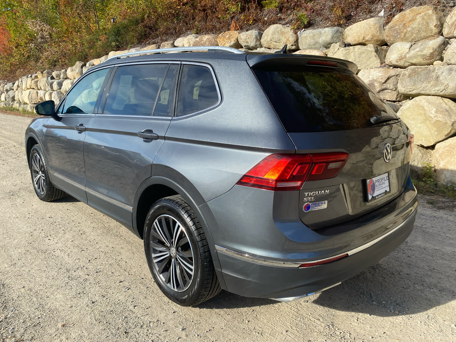 2018 Volkswagen Tiguan SEL photo 3