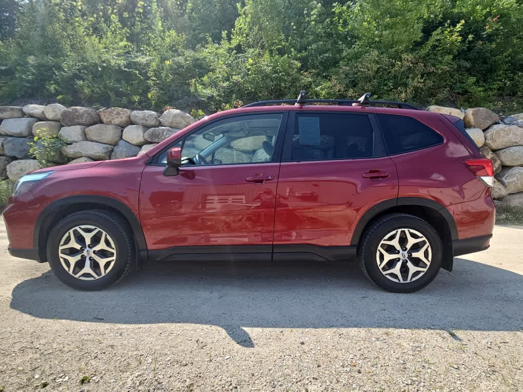 2021 Subaru Forester Premium photo 2