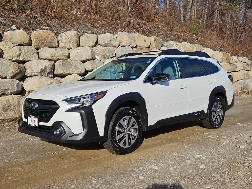 2025 Subaru Outback Premium's photo