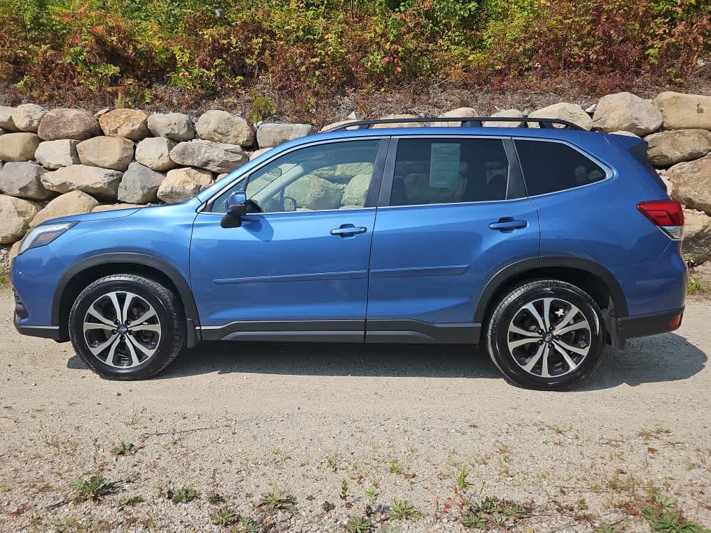 2022 Subaru Forester Limited photo 2