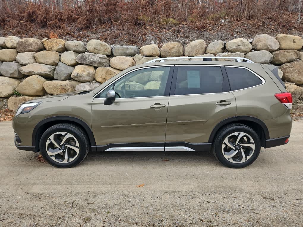 2022 Subaru Forester Touring photo 2