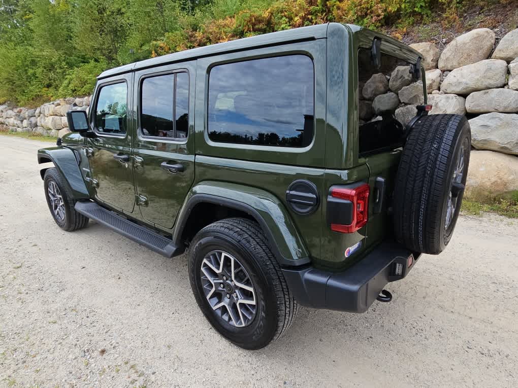 2024 Jeep Wrangler Sahara photo 2