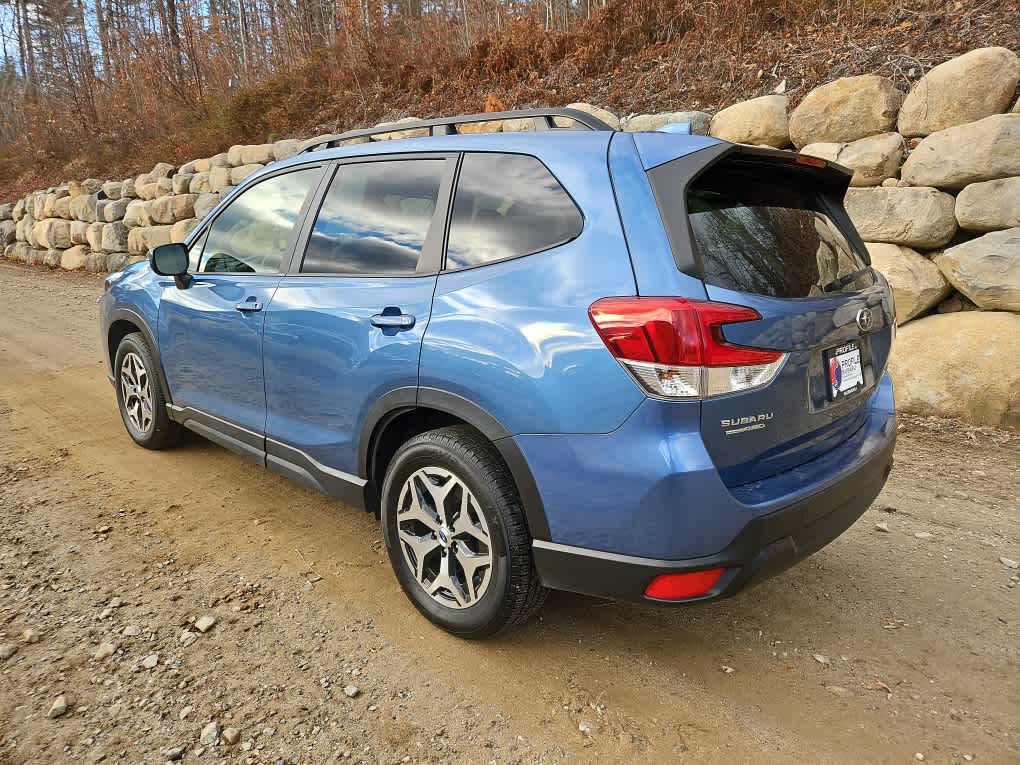 2023 Subaru Forester Premium photo 2