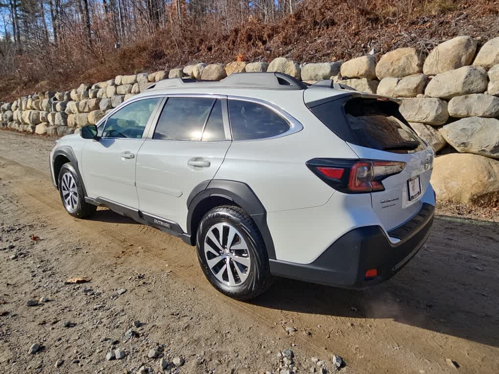 2025 Subaru Outback Premium photo 2